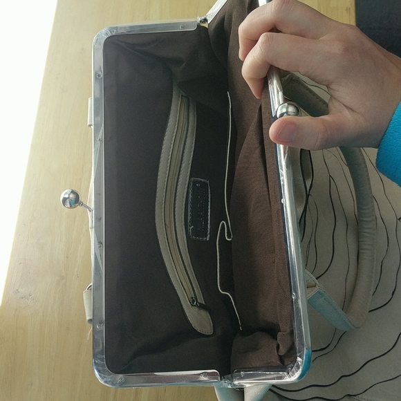 Cream colored floral bag - Picture 3 of 3